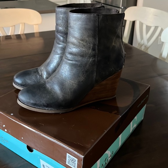 DIBA TRUE Bubble Bath Vintage Leather Wedge Bootie - Picture 2 of 8